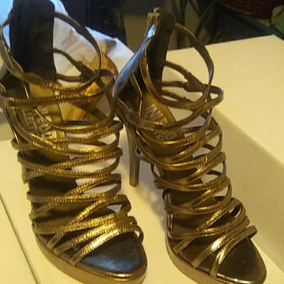 Shoes - Picture 2 of 4